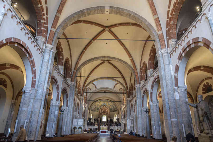 Italia - Milán 101 - basílica de San Ambrosio.jpg